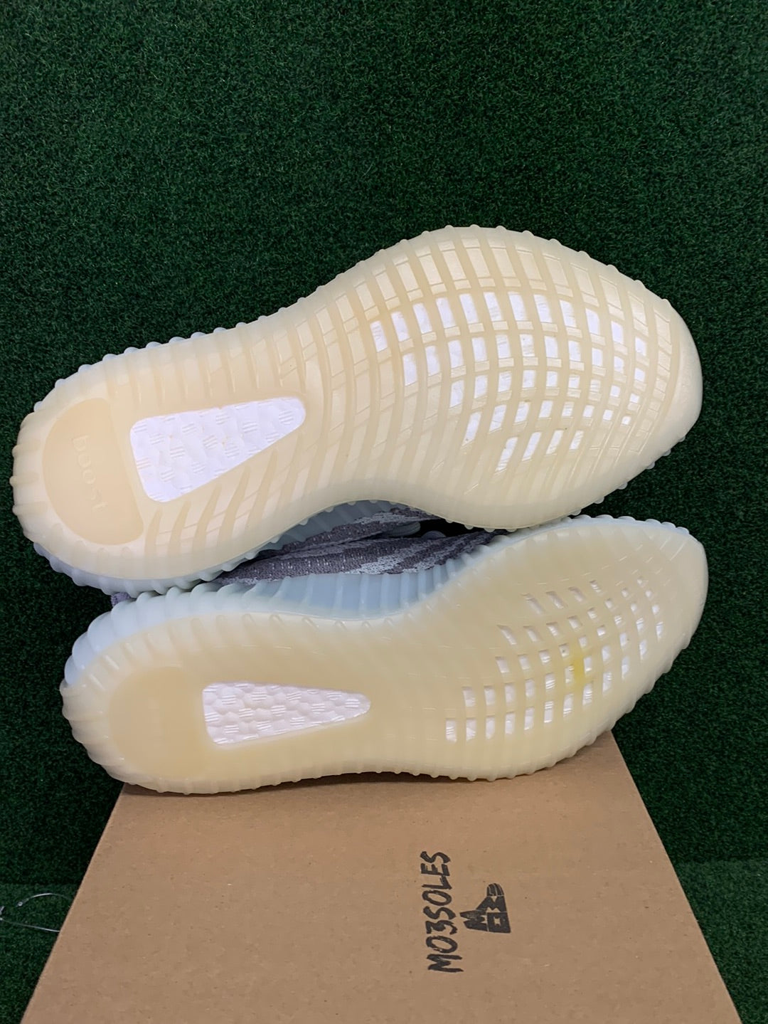 adidas Yeezy Boost 350 V2 Blue Tint (2017/2023) USED