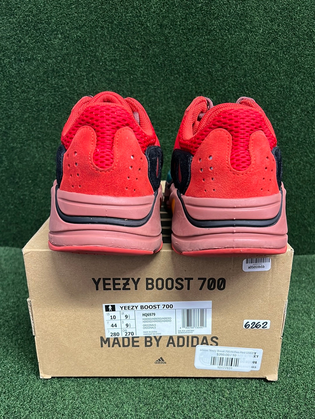 adidas Yeezy Boost 700 Hi-Res Red USED