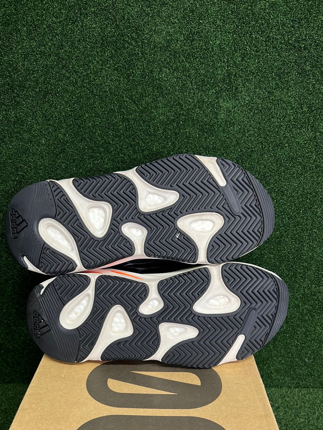 adidas Yeezy Boost 700 Wave Runner USED