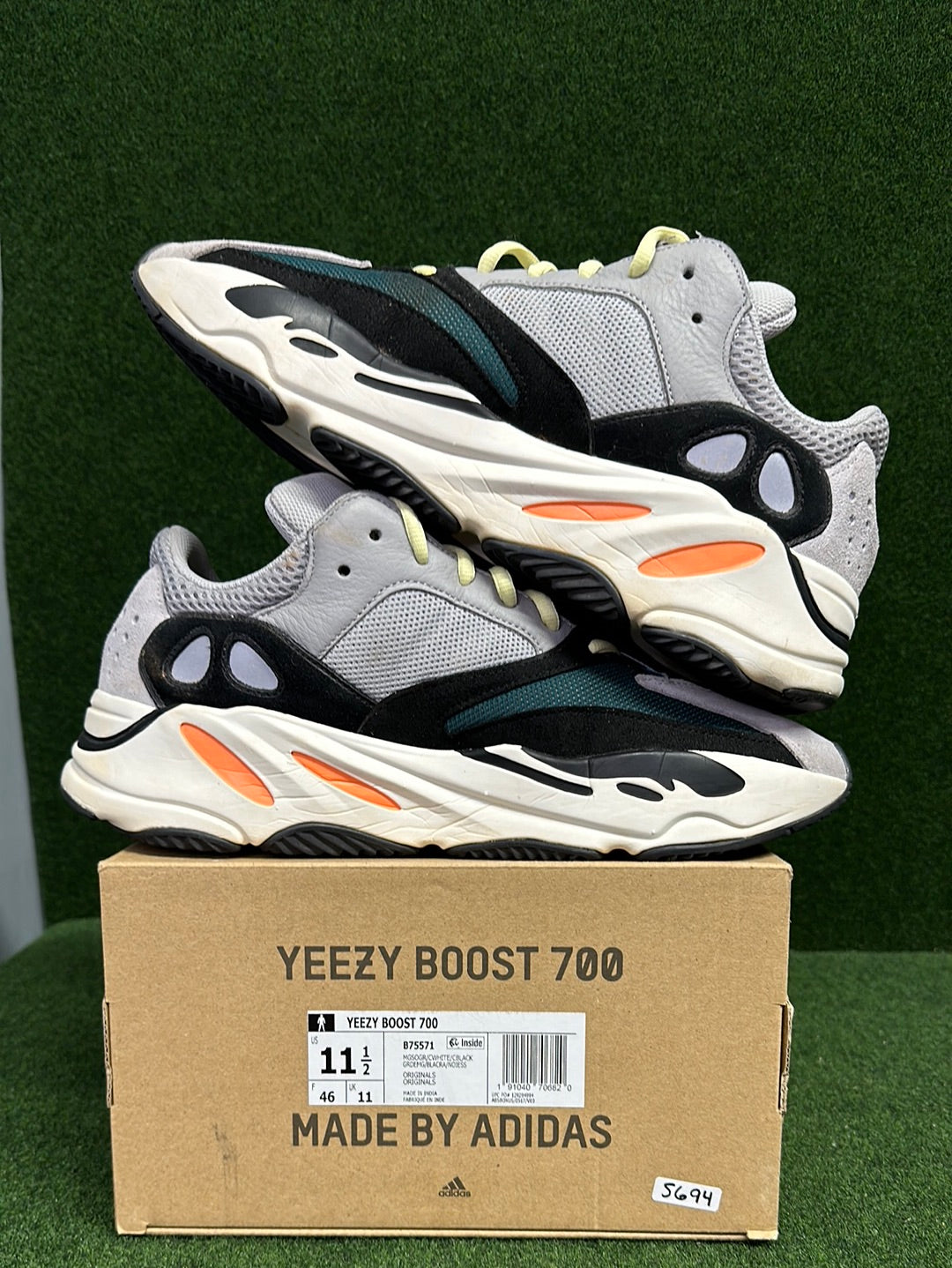 adidas Yeezy Boost 700 Wave Runner USED