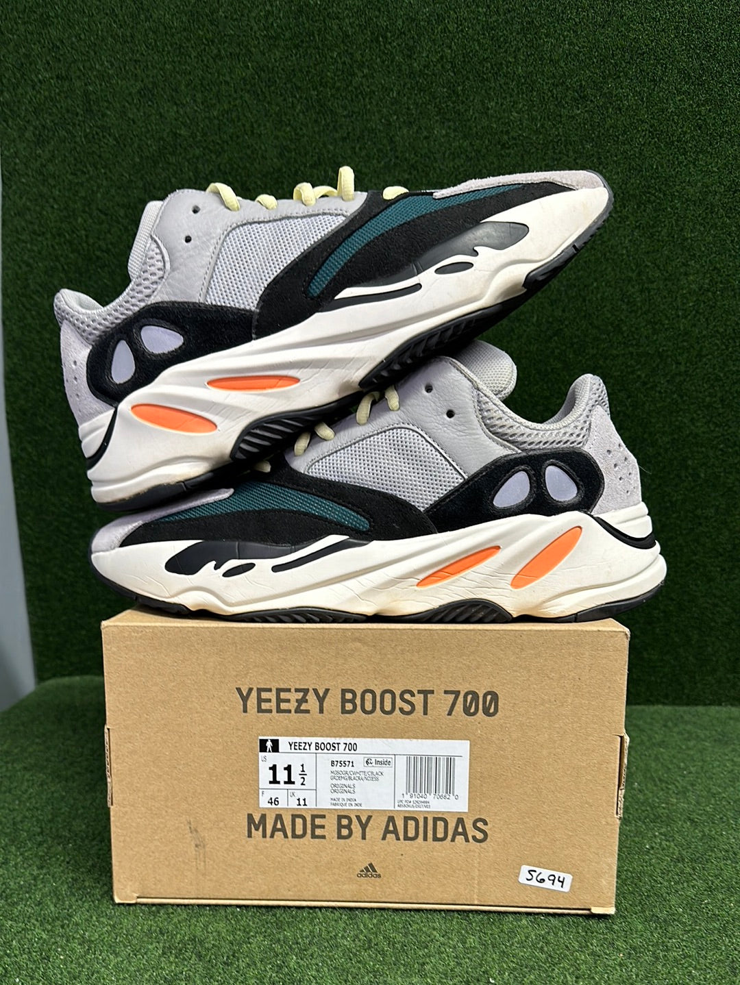 adidas Yeezy Boost 700 Wave Runner USED