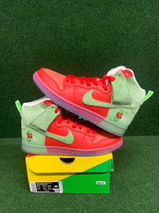 Nike SB Dunk High Strawberry Cough USED