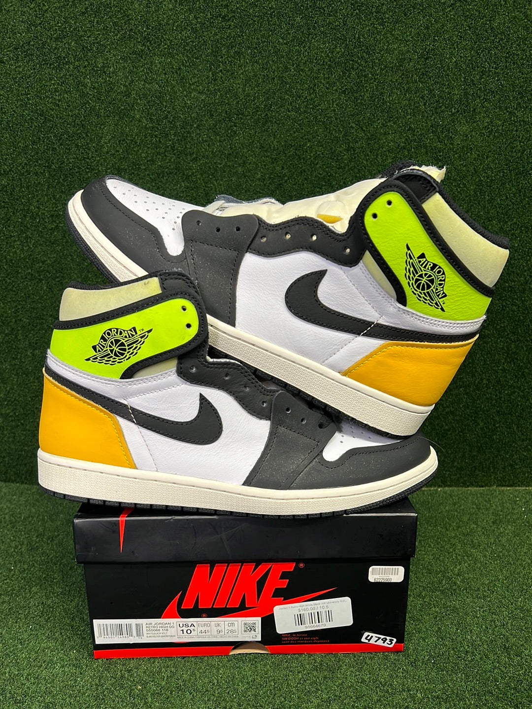 Jordan 1 Retro High White Black Volt University Gold USED