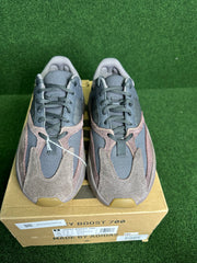 adidas Yeezy Boost 700 Mauve USED