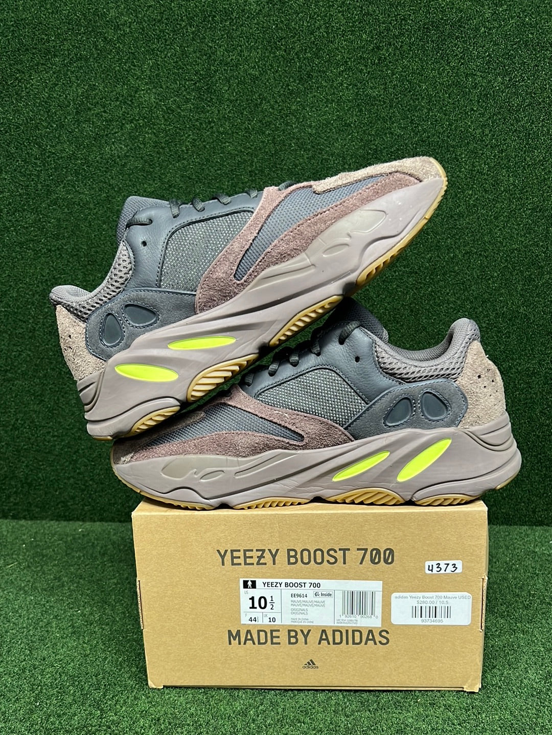 adidas Yeezy Boost 700 Mauve USED