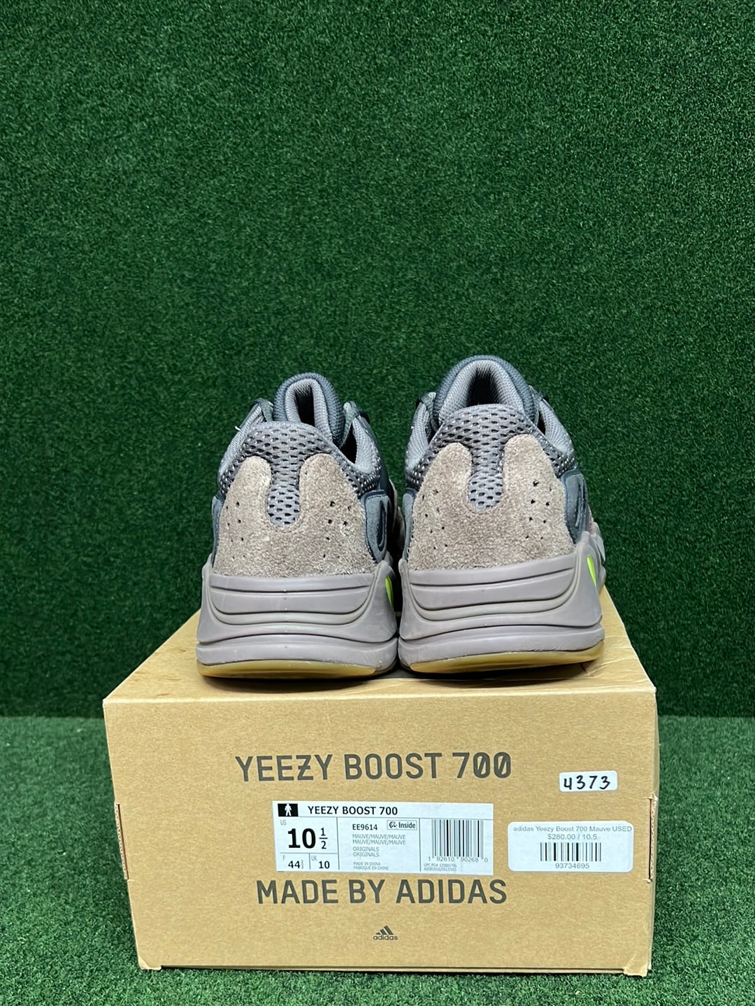 adidas Yeezy Boost 700 Mauve USED