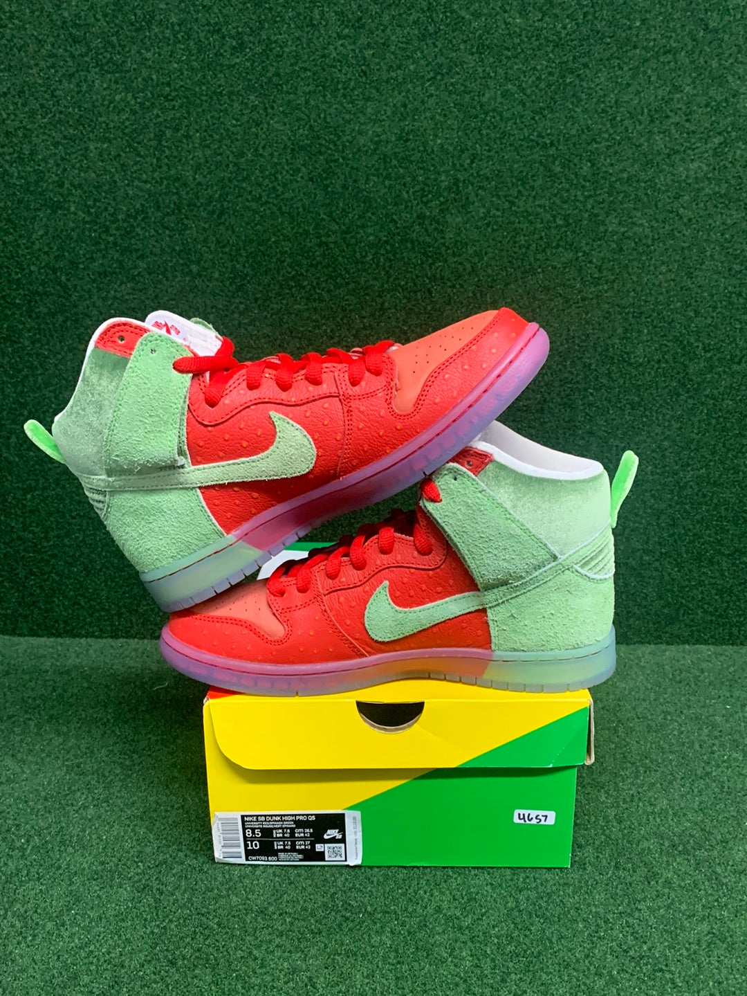 Nike SB Dunk High Strawberry Cough USED